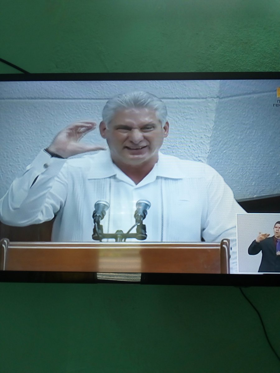 raudel_leon's tweet photo. Aquí estoy escuchando a @DiazCanelB y cada segundo me siento más orgulloso de haber nacido en esta bella isla de #Cuba

#DeZurdaTeam
#RazonesParaLucharYVencer https://t.co/lojX6vbhFH