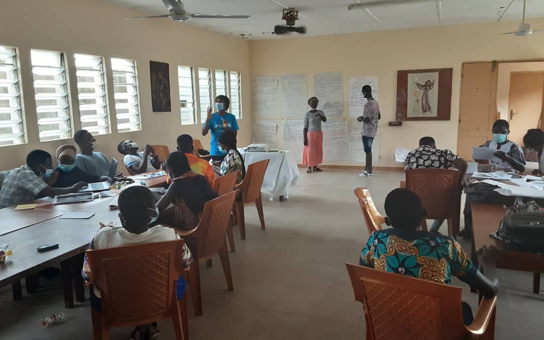 AichaYele's tweet photo. Une autre étape de formation à Abobo sur l'élaboration d'un plan de plaidoyer avec le guide du plaidoyer des jeunes de UNICEF. Encore une fois, j'étais la formatrice. Quel honneur !!
#Plaidoyer
#UNICEF_CIV https://t.co/Cyak3jkPHo