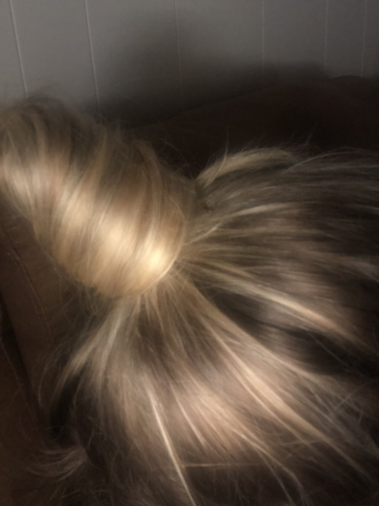 ChristinePyron's tweet photo. Loving my 9th hour of a tight pony tail #ponyotail https://t.co/tkktBaZCqS