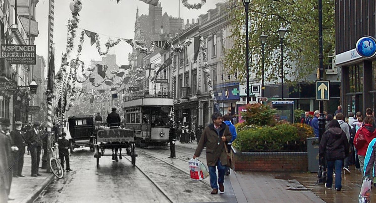 jpbphotography's tweet photo. Lincoln High Street time shift @BBCRadioLincs @LincsRTM @stayinlincoln #LincsConnect @SurvLinc https://t.co/gqIzhDEz0V