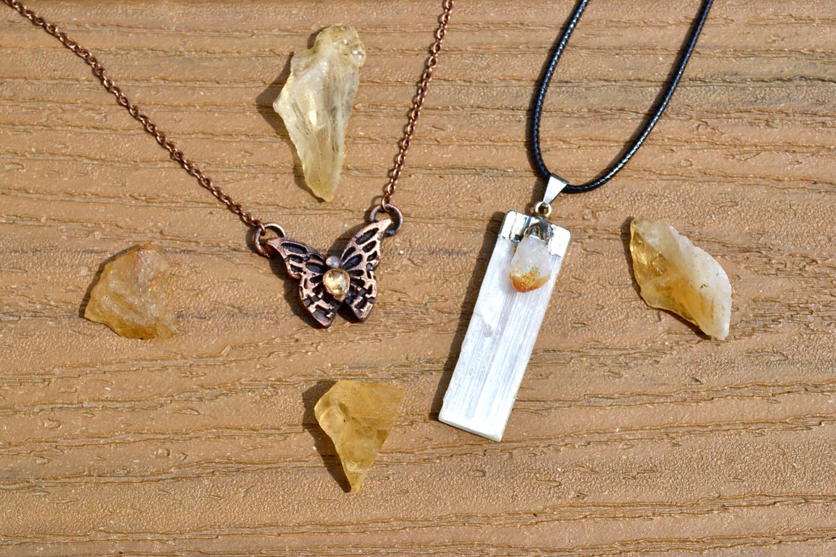 jauntwraps's tweet photo. ✨💛 lil’ citrine giveaway 💛✨

one winner will receive an electroformed citrine and opal butterfly choker, a citrine and selenite pendant, and 4 citrine chunks 🌞

to enter: 
💛follow me (@jauntwraps)
💛like and retweet this tweet
💛tag 2 buddies!

ends 7/30, good luck!!! https://t.co/FUR92NeiMb