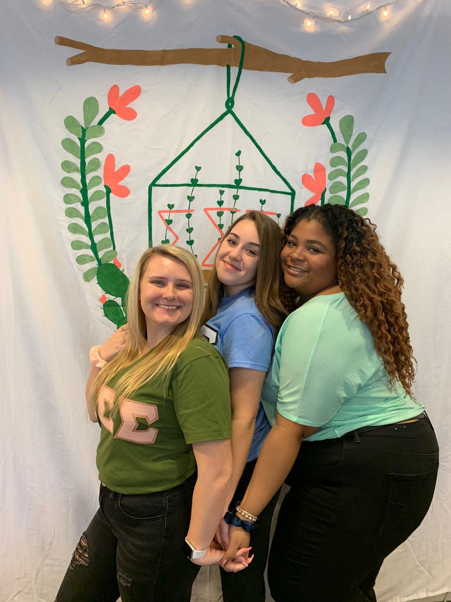 ODUPHC's tweet photo. We are so excited for our movie night next Monday! ✨ It’s not too late to register! Click the link in our bio! 💗 #odu24 #odu23 #odu22 #odu21 #odu #panhellenic #panhelleniclove #panhelllove https://t.co/dK7ON28cth