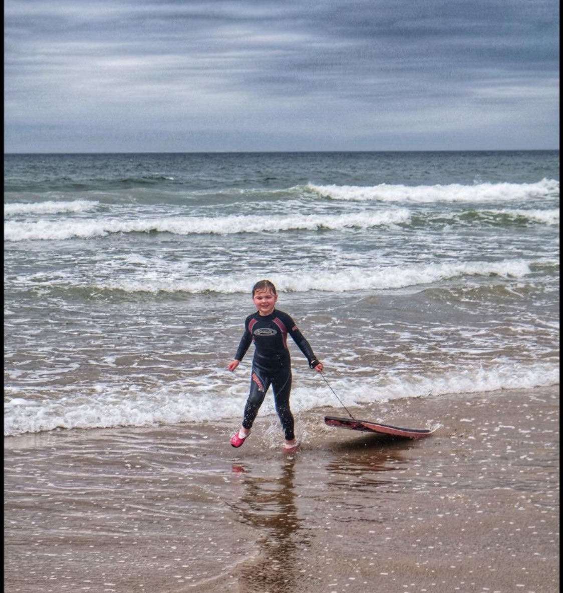 Nothing beats an evening of bodyboarding at Castlerock Beach... after a 15 month break of it! 🤰🏻Lucy was loving life 🏄🏻‍♀️ #castlerock #familybreak
