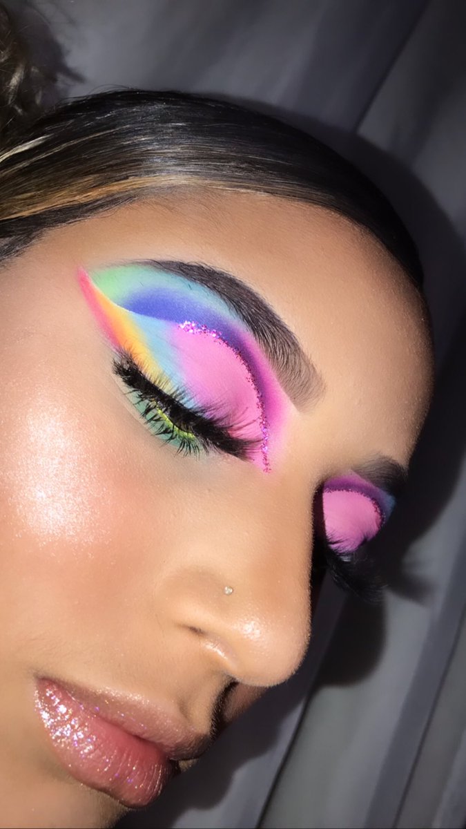 NinehReis's tweet photo. Produção de hoje bem gringa!✨💞🌈 https://t.co/hhino4mUck