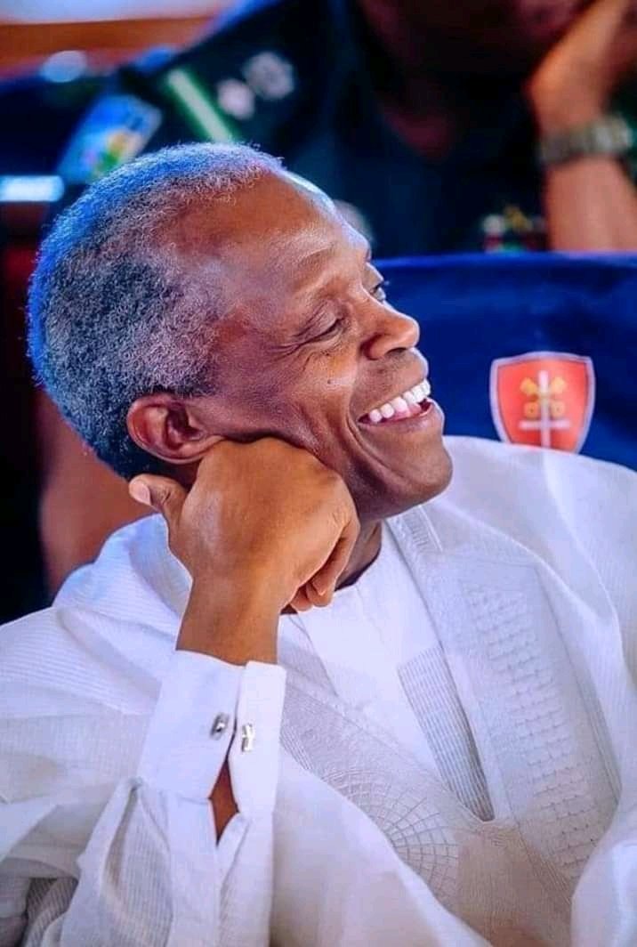 prettyyinkah's tweet photo. Someone wore Jamaica flag to the final show😂😂🤣
If you know you know!!!
#MercyXRelassMerch 
#BBNaijaReunion https://t.co/y65kqbeQh2