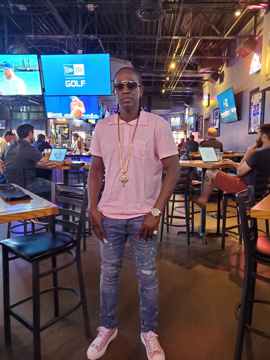 JAKAFELLAMOVIN's tweet image. Never quit, never change, and never doubt ya self, in dat order. #Jakafella #SumMoOfIt