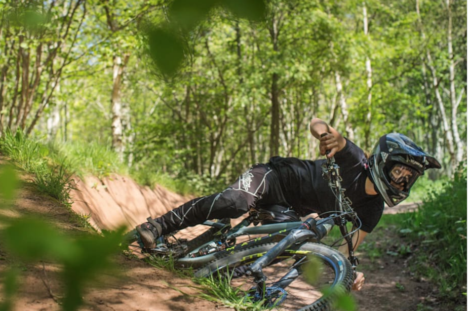 BMBbicycles's tweet photo. Not looking far enough down the trail? Here's how to correct that and a few other riding tips.
https://t.co/Vij8rTs7M7
#blackmountainbicycles #bmb #mountainbike #biketips https://t.co/uPI1f1lFn9