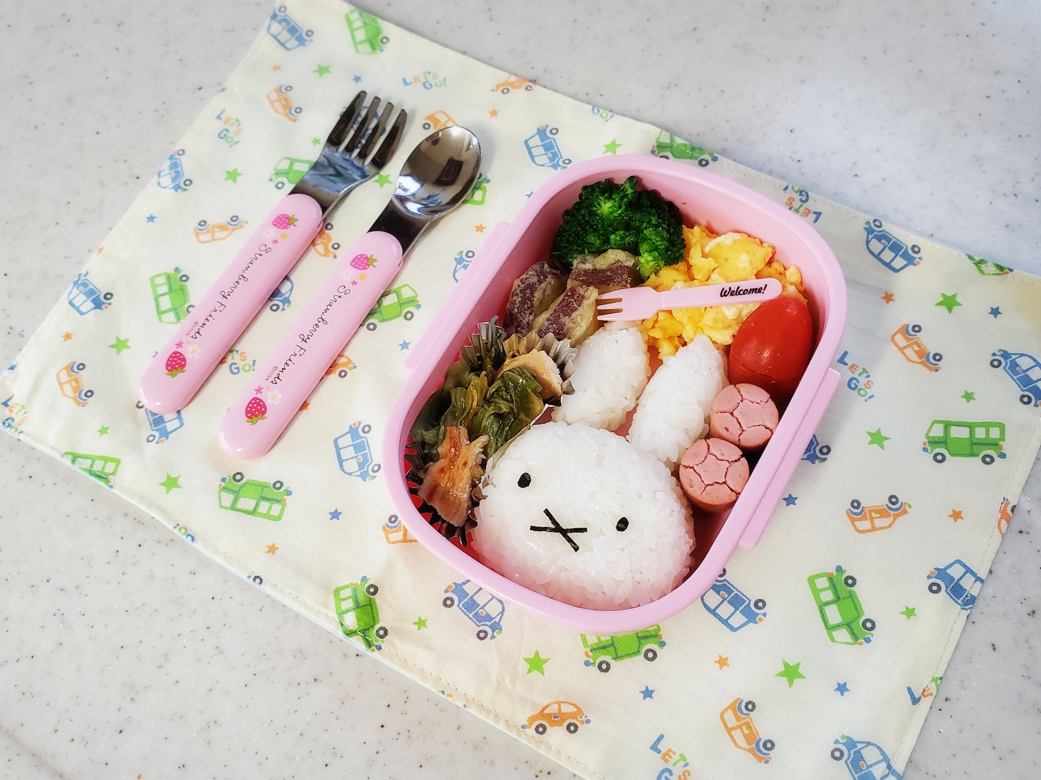 みずき 今日のお弁当 ミッフィーちゃんて簡単そうなのに 顔のバランスが難しい お弁当 キャラ弁 ミッフィーちゃん ミッフィー おにぎり 幼稚園 お弁当記録 T Co Zrchje3ozi Twitter