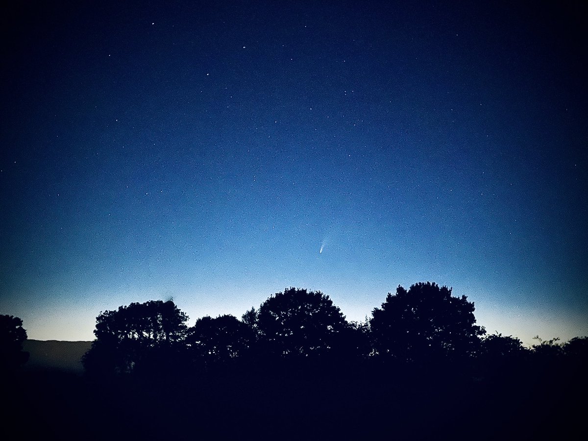 michaelyearsley's tweet photo. #NeowiseComet #neowisec2020F3 from Bassaleg, Newport @DerekTheWeather @BBCWalesNews @BBCWales @southwalesargus https://t.co/nRP6xoA7dI