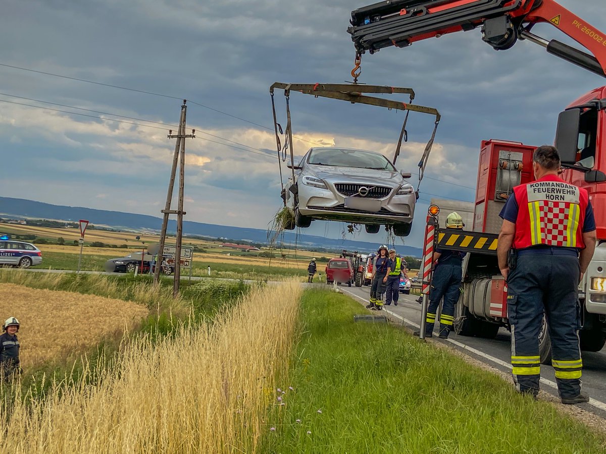 📟 T1-Verkehrsunfall
📅 16.07.2020
⌚ 15:58 Uhr
🌐 LB38-Fuglau
🚒 FF Fuglau
🚒 FF Röhrenbach
🚒 FF Horn
🚑 Rotes Kreuz Horn (2xRTW)
🚓 Polizei

⚠️ 3 PKW, 2 leicht verletzte

#einsatz #presse #einsatzdoku #feuerwehr #122live