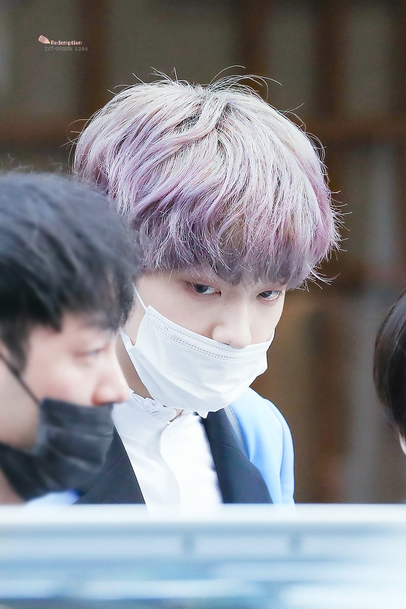 redemption1205's tweet photo. 200626 뮤뱅 수빈 퇴근 

#최수빈 #수빈 #SOOBIN  #TOMORROW_X_TOGETHER #투모로우바이투게더 #TXT 
@TXT_members https://t.co/fBFgxjj9Ma