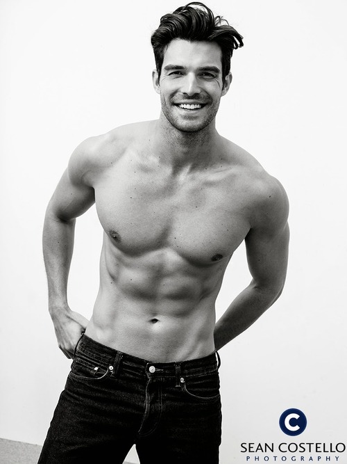 3. Peter Porte. He was the perfect soap stud in the making. He looked like a God, could act and was playing a legacy character. Should have been a slam dunk! Then Maria decided to make Ricky a serial killer and have his own father kill him. Fuckers!  #YR