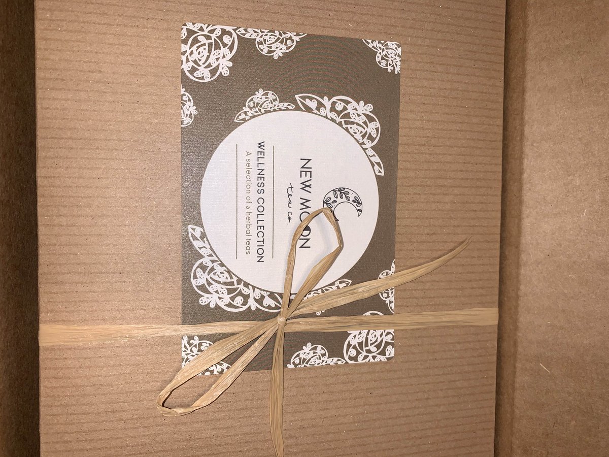 ChickadeeFarmHe's tweet photo. A new customer just sent us a gift. New Moon Tea Company out of BC is featuring our tea, in some of there product.  Thank you.  

#smallfarm  #smallteacompany #canadianmade #babygift New Moon Tea Co. https://t.co/xhL03RQgTc