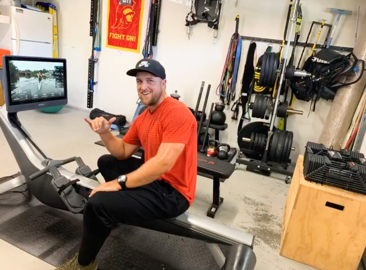 Hydrow_by_CREW's tweet photo. "Just crushed a row on my new @hydrow_by_crew. Anyone else getting after it with their rower??" Via Hydrow User @mattbarkley  

#Hydrow #HydrowAtHome #LiveOutdoorReality #rowing #homeworkout #homegym #fitness https://t.co/kKVYugFceb
