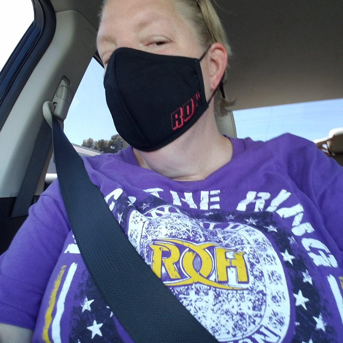 LVSignChick's tweet photo. Added to my @MattTaven shirt is the recent #Merchase arrival of the Classic @ringofhonor logo face cover (one of all 3)...
#WatchROH #ROH #WOH #HonorClubGirls #HonorClubBros #HonorClub #FOH https://t.co/ipvFiTeMmr