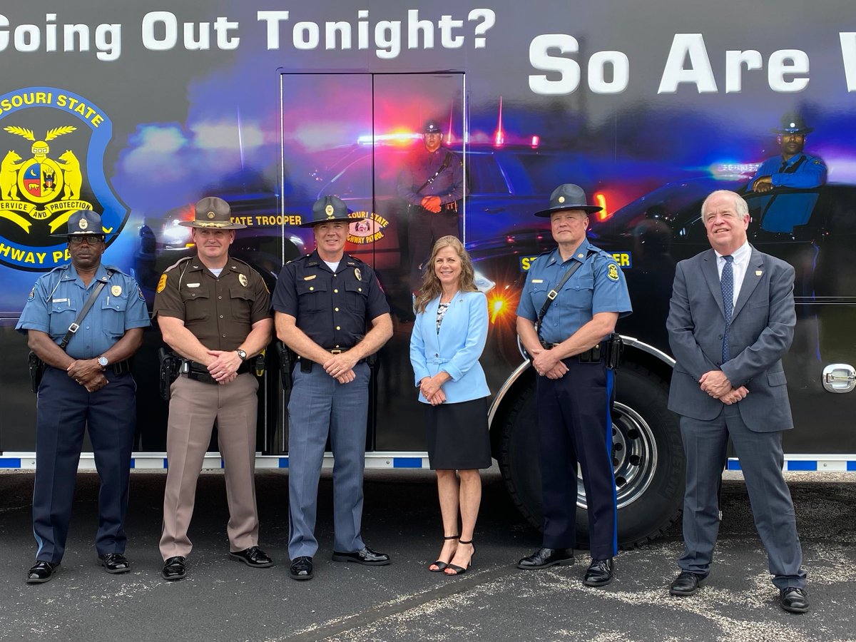 iowastatepatrol's tweet photo. SPEED ENFORCEMENT: Vehicle miles traveled are down in the pandemic, yet a 113% increase in citations (708) issued for 100 mph+ over 4-yr. average. 

Today, we joined NHTSA Region 7 partners to launch an initiative:

@NEstatepatrol
@kshighwaypatrol
@MSHPTrooperGHQ
@ARStatePolice https://t.co/1M7e5YANVg