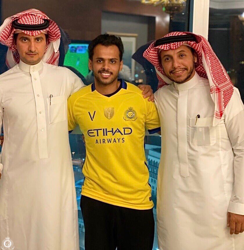 AlNassrFC's tweet photo. #النصر يوقع رسمياً مع نجم المنتخب السعودي الكابتن عبدالفتاح عسيري لثلاث سنوات قادمة 🤩
#عبدالفتاح_عسيري_نصراوي https://t.co/RcG5RoEnxl