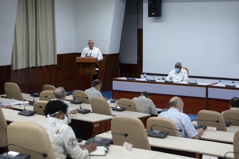 CubaMINREX's tweet photo. .@DiazCanelB en Consejo de Ministros || "El plan que se presenta hoy para nuestra economía muestra el ideal de una #Cuba para todos (...) porque viviremos, impulsaremos nuestra economía y venceremos. 

#VamosPorMás https://t.co/bd0sw5MA6m