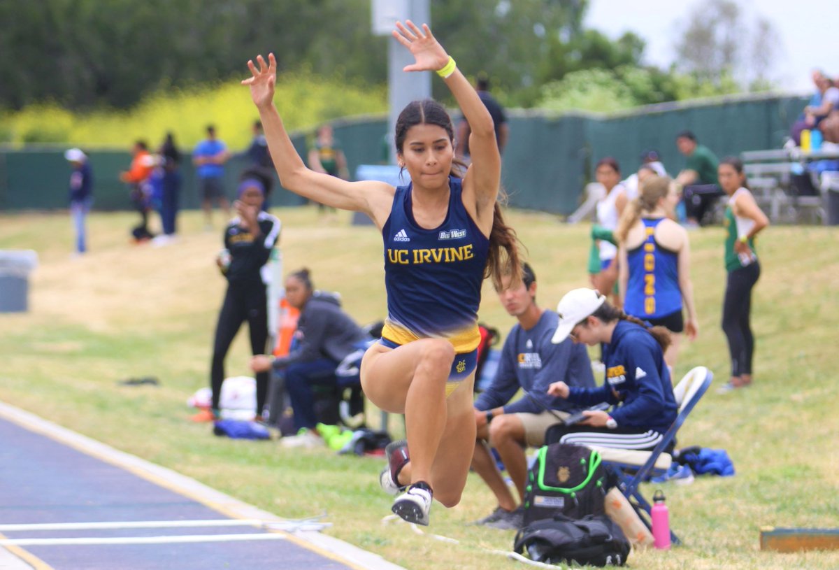 UCIcctf's tweet photo. Both our men's and women's track &amp; field squads have been named USTFCCCA All-Academic Teams! It is the fifth time in the last seven years our women's program has received the distinction! 👏👏 https://t.co/zCfrU1kbj4
