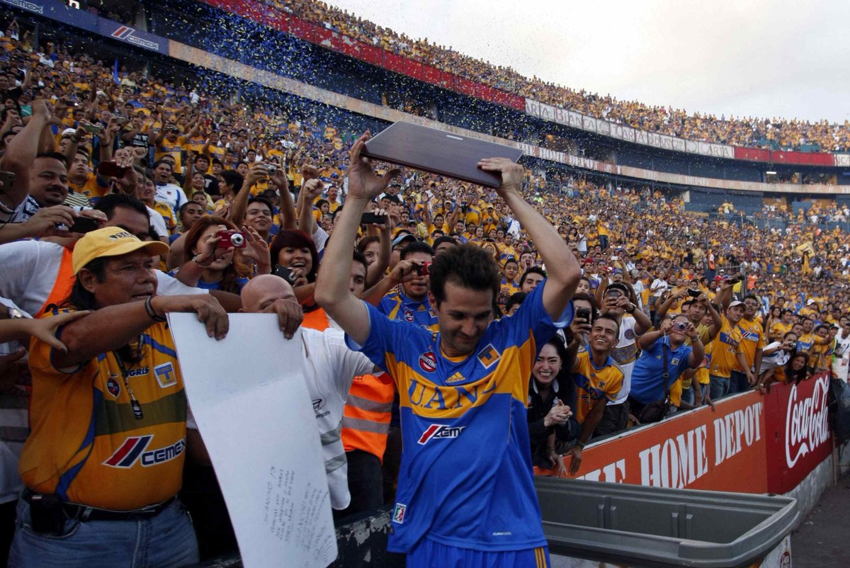 RafaDato2's tweet photo. Hoy se cumplen 9 años de la despedida de Antonio Sancho en el estadio Universitario.

Ese día Tigres venció 4-0 a Pumas, en duelo en que Sancho jugó para los 2 equipos.

Héctor Mancilla(2), Damián Álvarez y David Toledo marcaron los tantos de la victoria. https://t.co/LBcZk9MqEF