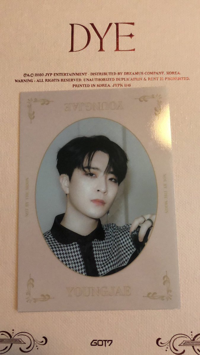 uwuzumakiii's tweet photo. Anyone want to trade my Youngjae DYE mirror photocard for Marks?? I got two of the same photocard PLS DM ME uwu💚💚💚 #got7 #got7dye #youngjae #photocard #trade #ahagase https://t.co/wgdLbYM6zw
