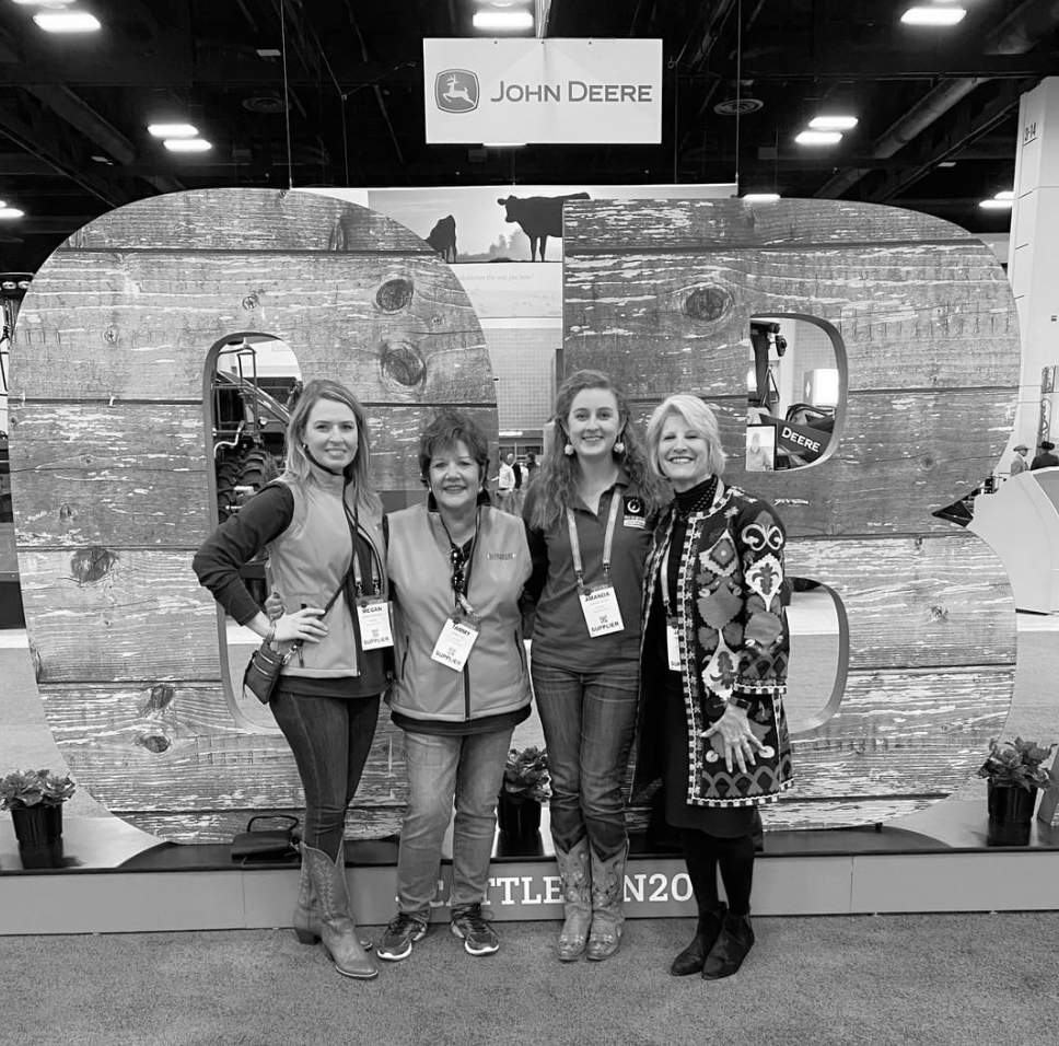 DMCNetworkLLC's tweet photo. This time last year - our fantastic DMC partners in San Antonio, @thecegroup 🤩 
An amazing team - so ready to get back to planning meetings, events and incredible incentive programs in this city 🙌 
#CEevents #DMCNinSanAntonio #DMCprofs #SanAntonio #Meetingprofs #Eventprofs https://t.co/2BFON6tWaj