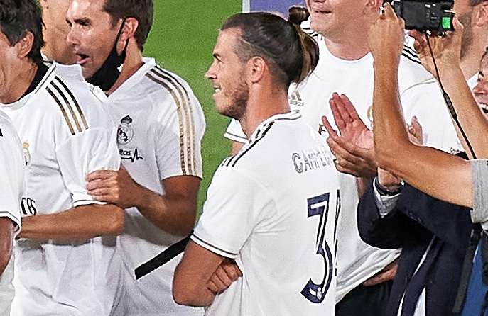 ESPNFC's tweet photo. Gareth Bale couldn't be happier for Zidane 🤷‍♂️ https://t.co/8G7AHdaDwJ