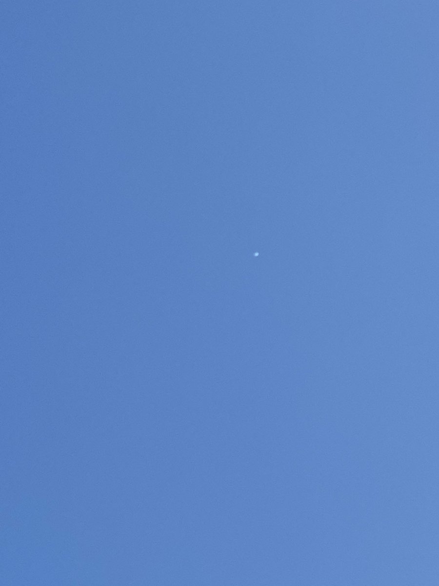 #avl #avlnews 7:17 pm July 16 google Loon ballon directly over downtown at 60,000 ft #google #loon