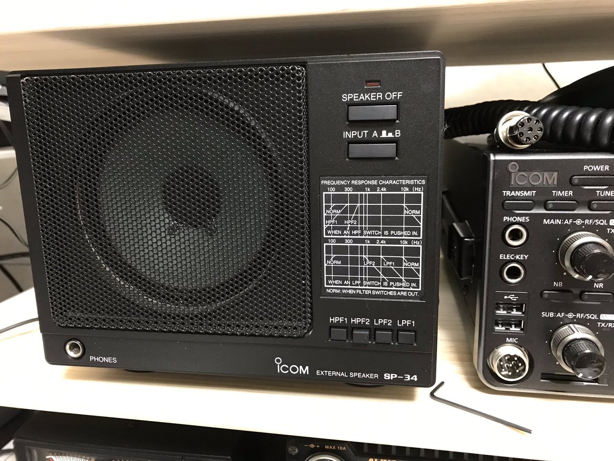 Works39's tweet photo. 買ったはいいが、デカくねぇーか?これ。
音がまぁ、ええっちゅうから、こーたんじゃが。
奥行きもパネェ!
#アイコム #SP34 #アマチュア無線 https://t.co/QpYH4yOxm9