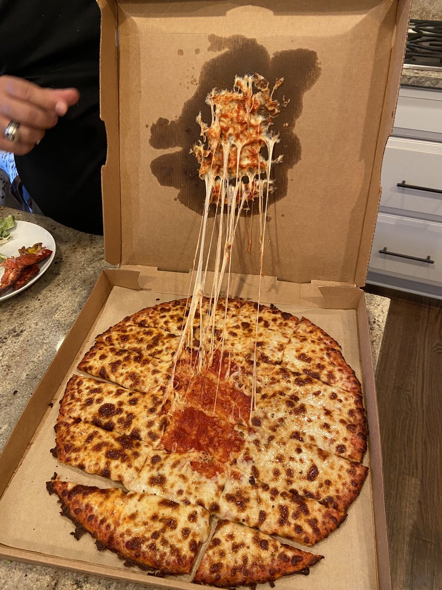 SeanLockwood's tweet photo. “Every piece is important” except the center! @Donatos Seriously, the little plastic piece cost only a few cents... this sucks!! https://t.co/A3GmFDUWbI