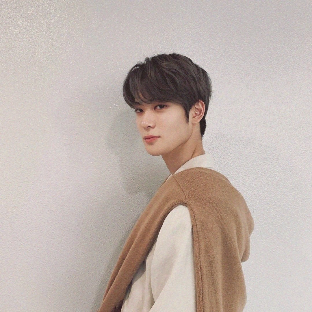 yoonohpeach_'s tweet photo. ¡au Dojae! Enquanto vc dormia

Graças a Doyoung, Taeyong é salvo de um acidente, mas fica em coma no hospital. Ao visitá-lo, ele é confundido com o noivo de Taey, causando uma série de mal-entendidos, principalmente porque Doyoung começa a se apaixonar pelo meio irmão da vítima. https://t.co/rOxq7HSPAX