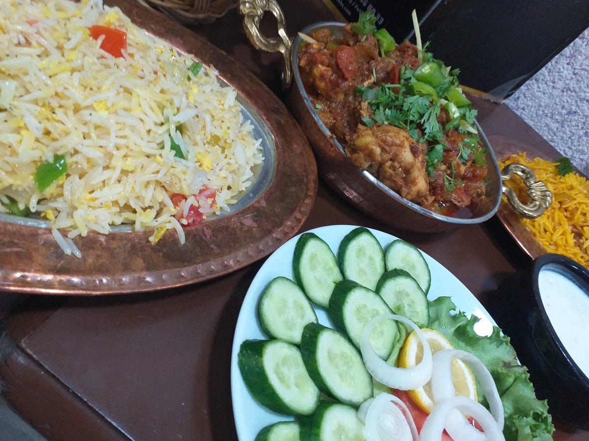 zaiqaPakrest's tweet photo. #zaiqarestaurant❣#desi #food #pakistani #dinner #biryani 👌#eggfriedrice #muttonkarahi 💞 #chapaati #istanbul #fatih #turkey #BranchAksaray 🇵🇰🇹🇷 https://t.co/tSLH2ROYz6