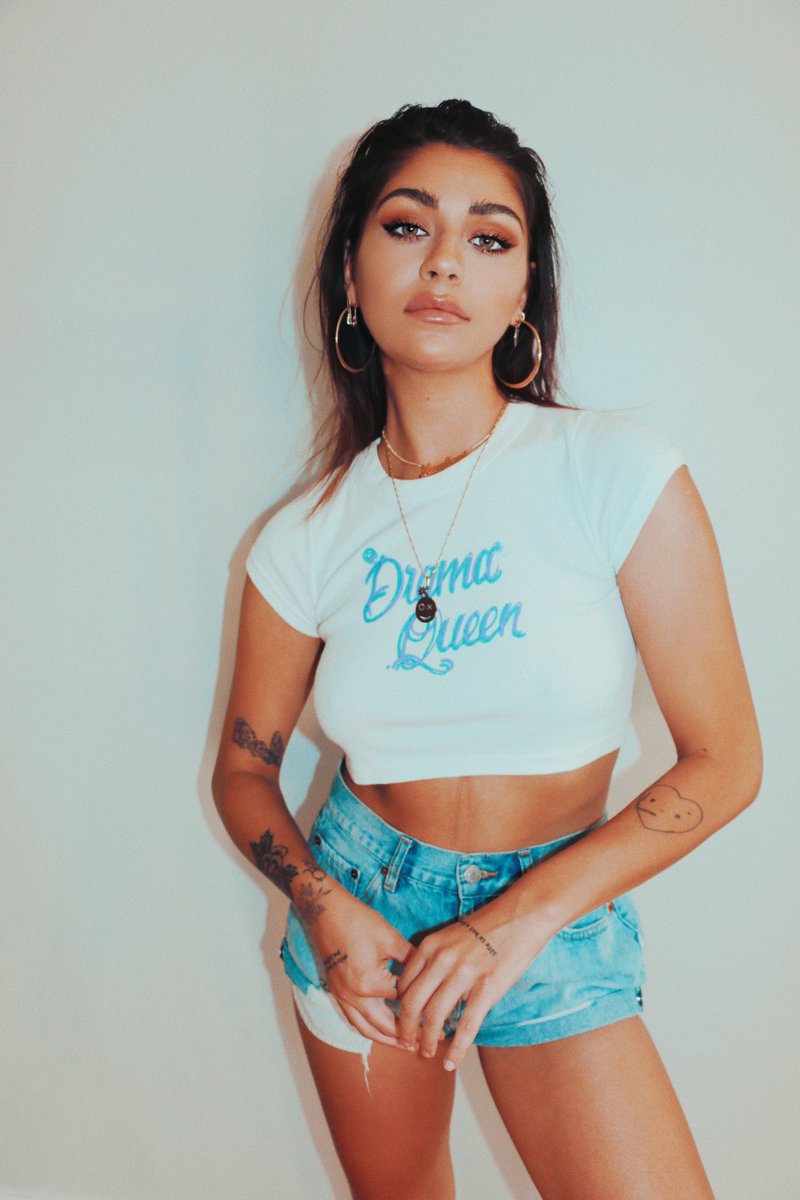 AndreaRussett's tweet photo. DRAMA QUEEN 💬 https://t.co/qG6nnDzu8Y
