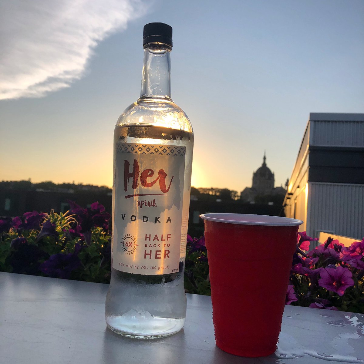 stormsister's tweet photo. .@HerSpiritVodka and lemonade and watching @MLS up on the roof.
#thisisliving at the #oxbo.
#newhome #vodka #girlpower #halfbacktoher #cocktail #makersgonnamake #downtown #letsdothis #downtownliving #citylife #StPaul4Life #saintpaul #stpaul #MN #Minnesota #maker #girlsrule https://t.co/zXxdIua7KQ