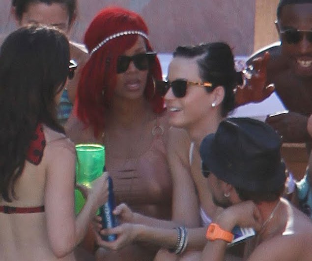 Rihanna también le organizó una fiesta de despedida de soltera a Katy en 2010.