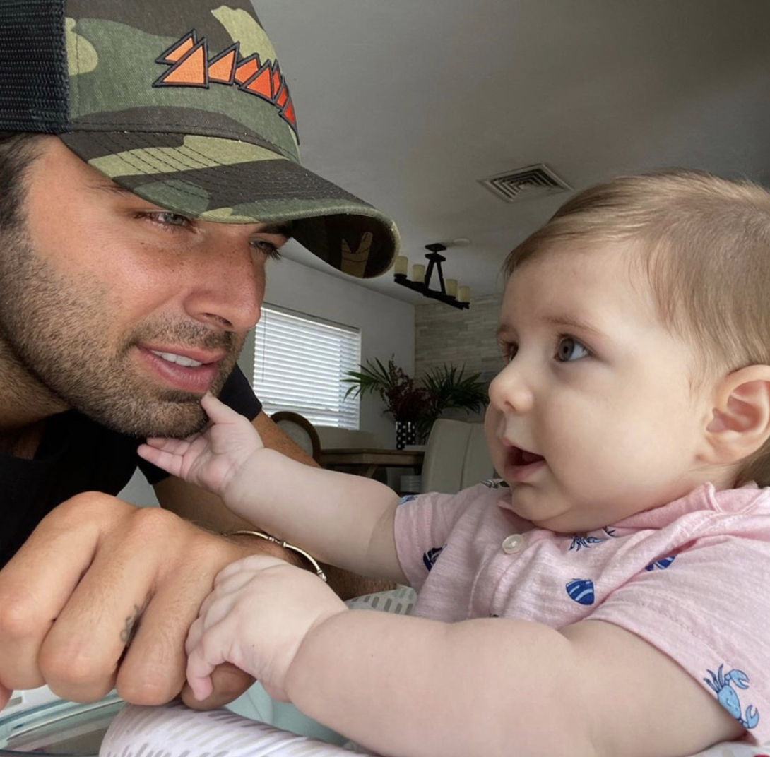 hoydia's tweet photo. @jencarlosmusic: Encontré estas fotos con mi sobrino. Lo amo mucho. Su nombre es #Calel, que es el nombre de nacimiento de Superman y en hebreo significa "voz de Dios". ¡Viniste a este mundo con un propósito especial amiguito! ¡Siempre estaré aquí para ti pequeño! #TBT https://t.co/L0mdVI99fF