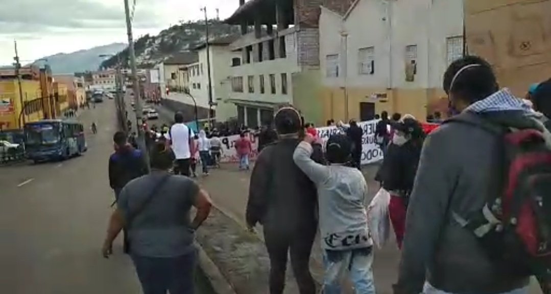 IntramurosE's tweet photo. 📌ATENCIÓN
En #Quito, el Bloque Proletario se movilizó por las calles de la ciudad. La concentración de dio en el parque de El Arbolito, la tarde del 16 julio de 2020. Y luego una marcha que se dirigió hacia el Centro Histórico con una fuerte custodia policial. https://t.co/7y0yy7tDUU