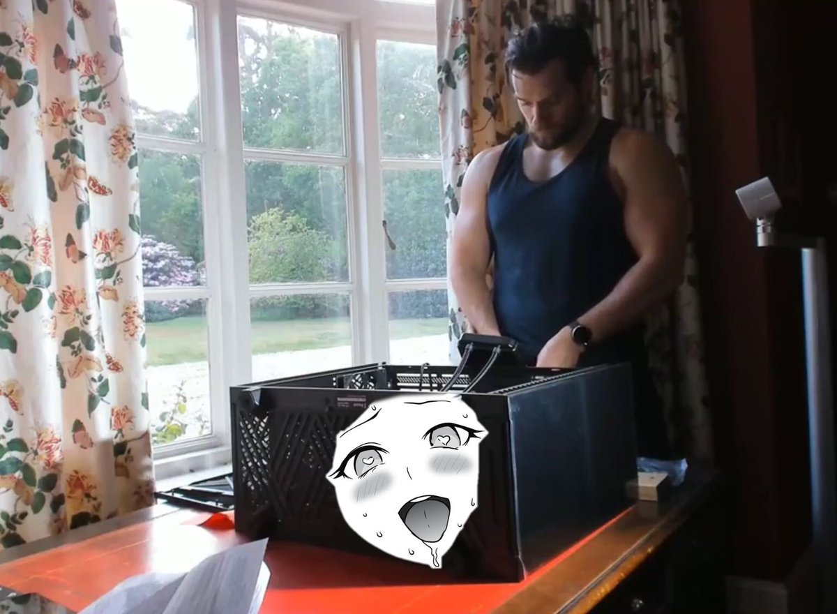 Nadie:
Absolutamente nadie:
La computadora de #HenryCavill

— ¡yametekudasai Henry-kun!