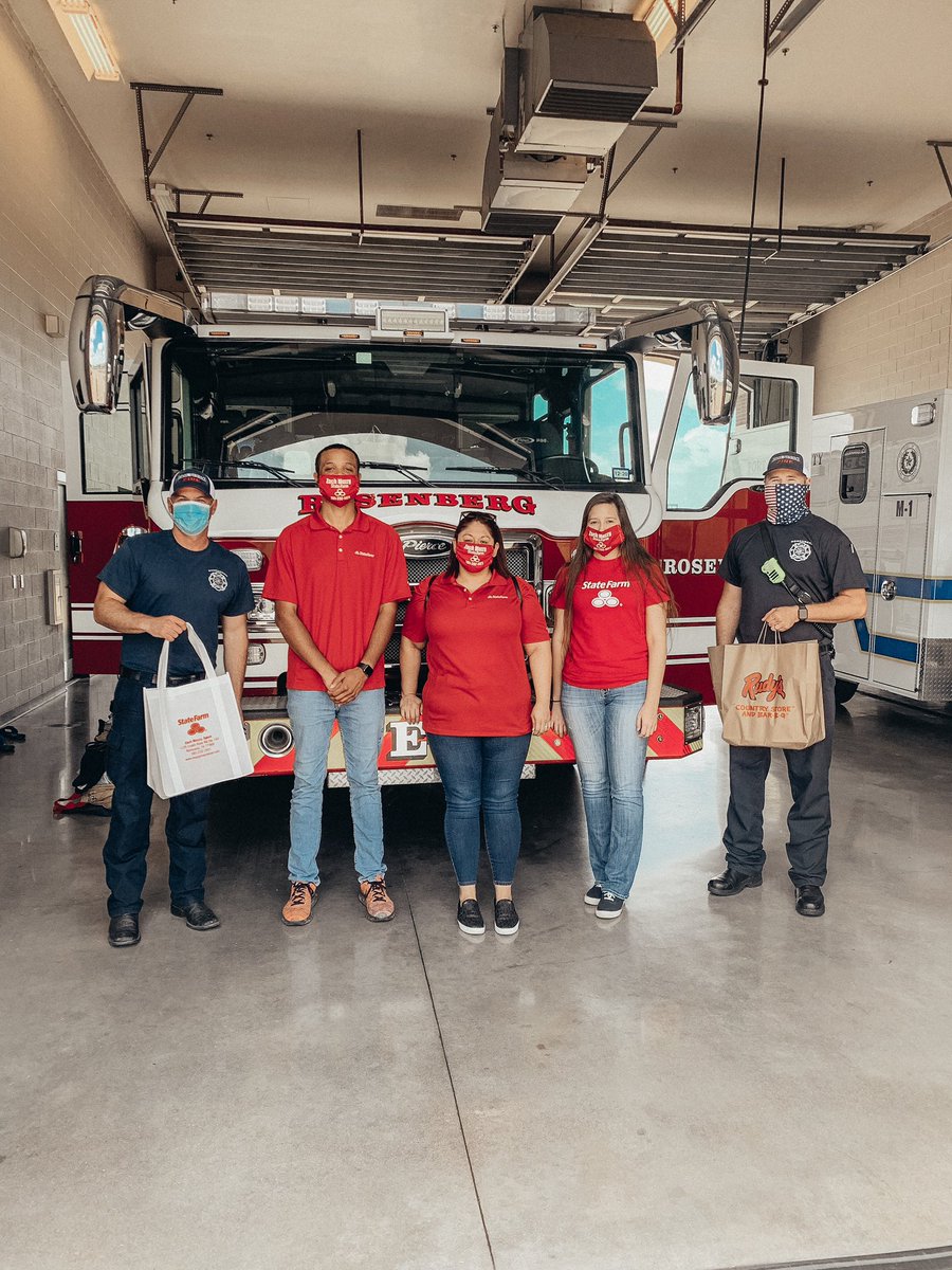 MuzzyFarm's tweet photo. Yesterday was so fun we did it again today!
We delivered meals to Richmond Fire Station 1 and Rosenberg Fire Stations 2 and 3.. πππ
Thank you to the men and women who keep us safe around the clock! #NeighborhoodOfGood #CommunityRelief @StateFarm @RosenbergFire @RichmondTXPIO https://t.co/8qSn2tp7bS