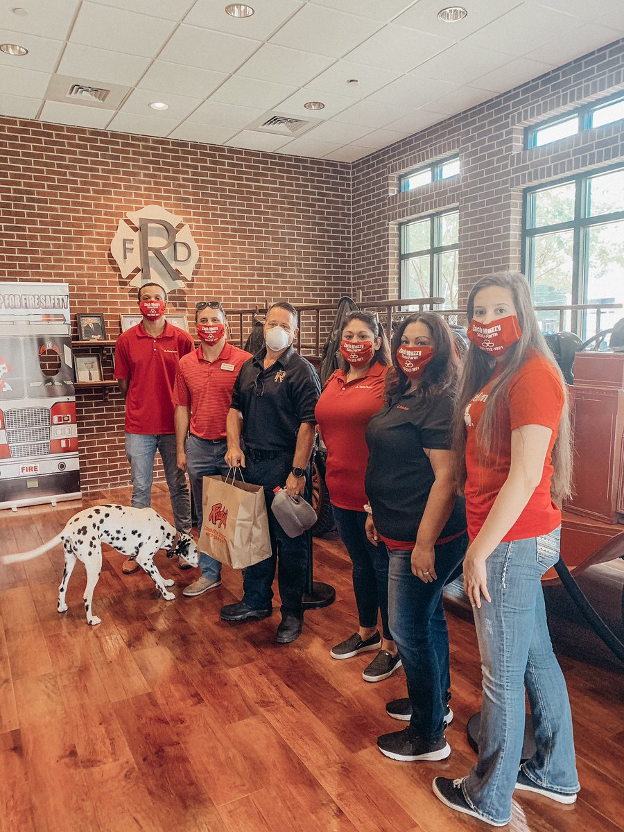 MuzzyFarm's tweet photo. Yesterday was so fun we did it again today!
We delivered meals to Richmond Fire Station 1 and Rosenberg Fire Stations 2 and 3.. πππ
Thank you to the men and women who keep us safe around the clock! #NeighborhoodOfGood #CommunityRelief @StateFarm @RosenbergFire @RichmondTXPIO https://t.co/8qSn2tp7bS
