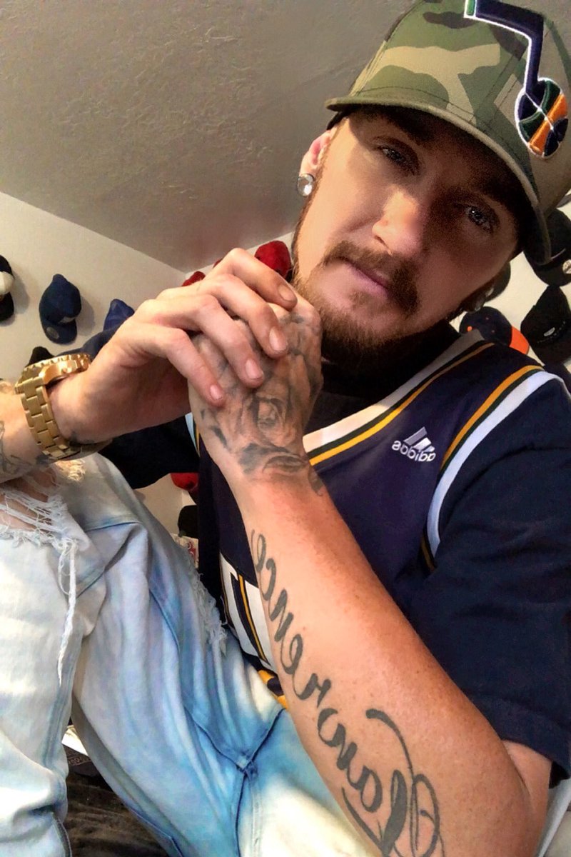 DillonL1992's tweet photo. Hustle in silence and let your success make the noise!! The dream is free But The hustle is sold separately 💯👌🏼 https://t.co/OmLUMA5WBR