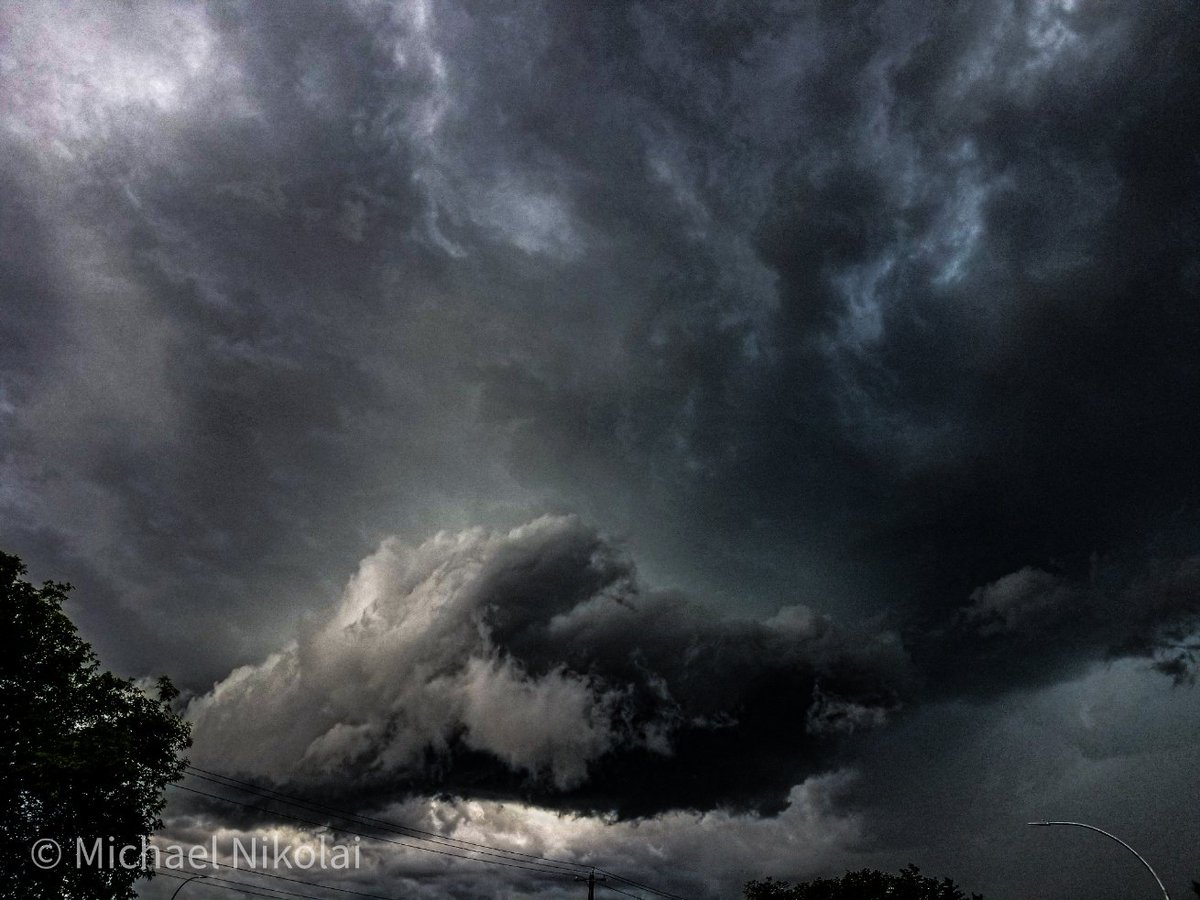 MichaelNikolai5's tweet photo. Sometimes I chase the storms.. other times it chases me!⚡🤷‍♂️😁  Taken while impending doom rolls over Edmonton tonight.

#yeg #roadtrippin #explorealberta #StormHour #abstorm #Alberta #Canon #canoncanada https://t.co/GfQ7WMIEBP