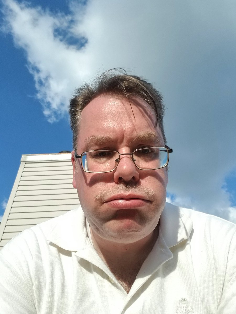BK3DSci's tweet photo. Spent the last 90 min grilling a pork loin & bacon wrapped asparagus for a family dinner. IT IS HOT! The crew at my table is worth every UV ray & every drop of sweat! #FamilyLife #DinnerTogether https://t.co/GZHOuHks4L