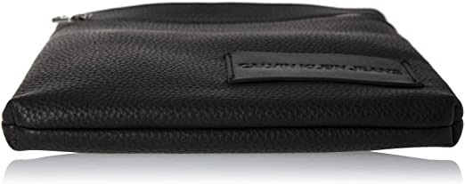 finaltouch1010's tweet image. شنطة بحجم صغير للاستخدام اليومي تصميم أنيق من #calvinklein العالمية بـ ٢٦٠ وعرض اليوم ١٥٧ ريال #تستاهل 

bit.ly/2BbLbHq

#أناقةـرجل #finaltouch1010