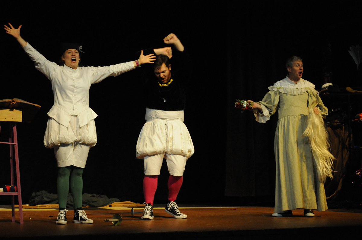 genesians's tweet photo. For #FlashbackFriday let's take a look back to the production on our stage this week in 2015, #TheCompleteWorksOfWilliamShakespeare(Abridged) by #AdamLong, #DanielSinger, and #JessWinfield after #WilliamShakespeare directed by #TomMassey! π https://t.co/WQ0eD29MgE