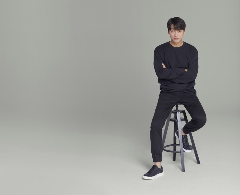 namkoong_min's tweet photo. 남궁민 배우님 팬들을 위한 스파오 20SS 국민상품 화보 (출처 : 스파오 S.. | 블로그) https://t.co/9JYd73AuA5 https://t.co/RVNjIpSfa0
