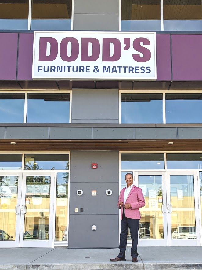 DoddsFurniture's tweet photo. WOW! Here's your first look inside Nanaimo's all-new @DoddsFurniture at 4900 Uplands Drive. Photos courtesy Nanaimo Photography's Todd Wasylyshyn #YCD #NanaimoChamber #917CoastFM #NanaimoNewsBulletin #1069TheWolf #NanaimoNewsNow #1023TheWave #DecorateWithDodds https://t.co/IzqFVGNFUu
