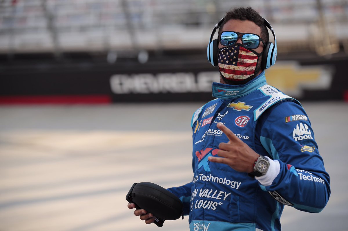 StephenArce's tweet photo. @beatsbydre what an awesome athlete you guys have signed!! Congrats @BubbaWallace https://t.co/6os9EvsPCx