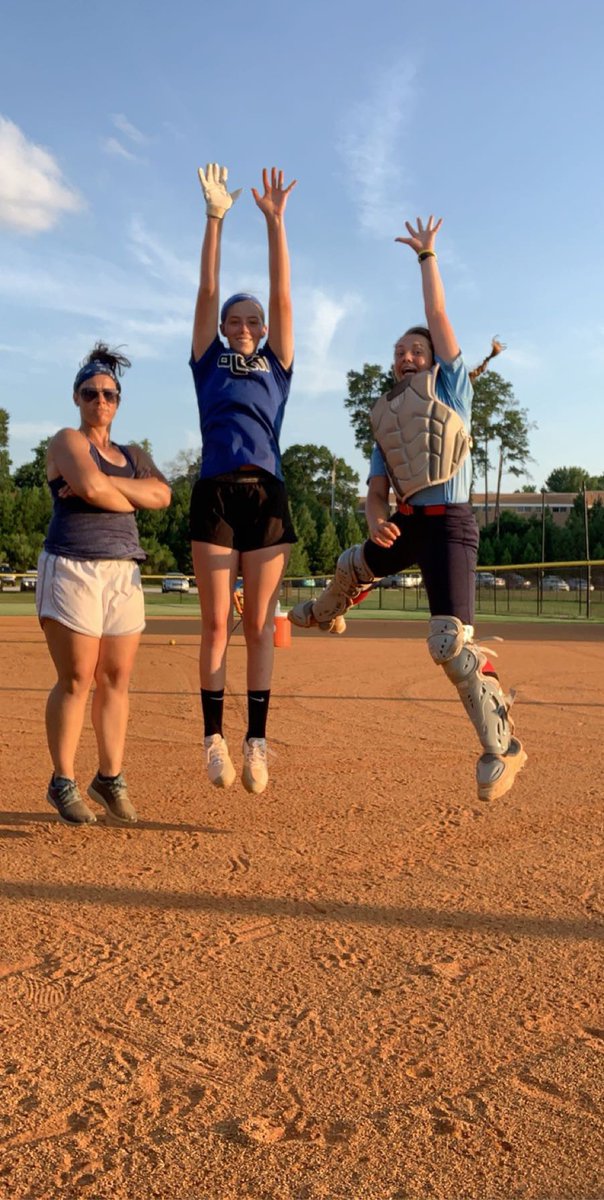 BukszarAlyssa's tweet photo. Got some work in last night @CIUSoftball with @smythe_josie !She hit her change up so it looked, felt &amp; even smelt😂like a fast ball. I worked on getting around getting screw balls &amp;throwing down to first to get those pop em’ picks! #steppingstones #EAT #timerpic @FirecrackersSc https://t.co/GwilGniLdQ