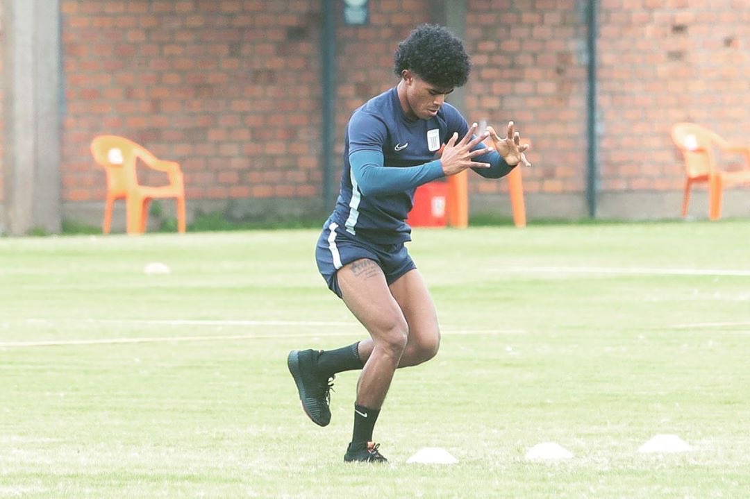 oslimgmp's tweet photo. Por mas dificil que parezca , siempre piensa que puedes hacerlo ⚽️🏃🏾⚡️💪🏾 https://t.co/YVvuzOaiaI